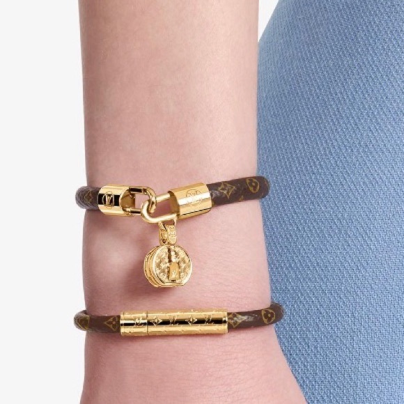 👗👛👜. Check out my closet👜👚👛 - Picture 8 of 17